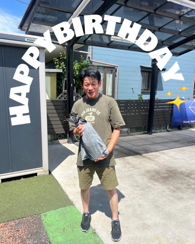 Iさんお誕生日おめでとうございます🎁🎉

食料品の配達ご苦労様です📦以前の職場よりストレスがだいぶ軽減されたようで良かったです🎵夏の配達は大変ですので水分はこまめに取ってくださいね🍹

DIA一同、今後の活躍期待しております🫡

#DIAトランスポート
#軽貨物ドライバー
#ドライバーさんの誕生日
#軽貨物ドライバー募集中
#軽貨物やってる方と繋がりたい 
#軽貨物運送会社　#上尾市　#さいたま市
#黒ナンバー
#黒ナンバー貸出やってます
