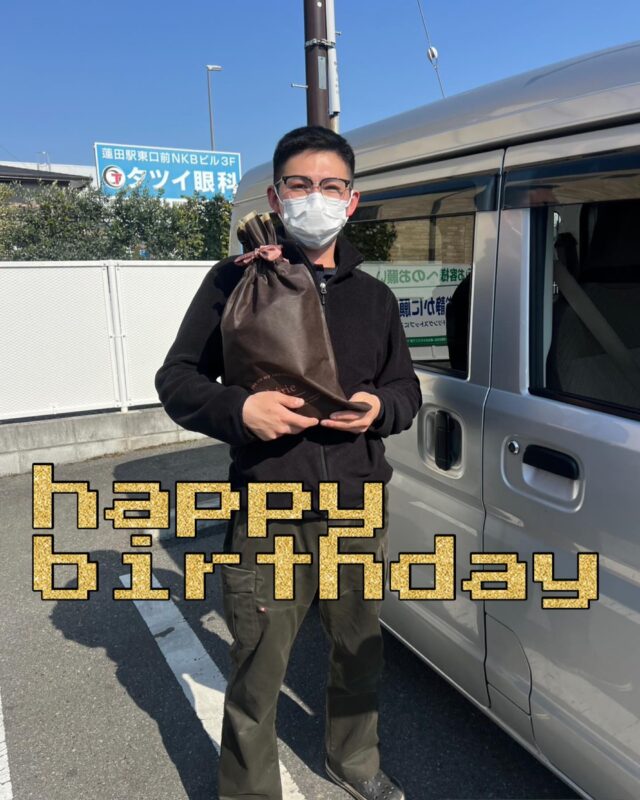 Sさんだいぶ遅くなりましたがお誕生日おめでとうございます🎁🎉

独立願望をお持ちのSさん、おめでとうございます㊗️今はプレゼントを貰う立場ですが、これからはプレゼントをあげる立場になるかと思います。今後の成長に期待してます😁

今後とも宜しくお願いします🫡

#DIAトランスポート
#軽貨物ドライバー
#ドライバーさんの誕生日
#軽貨物ドライバー募集中
#軽貨物やってる方と繋がりたい 
#軽貨物運送会社
#上尾市　#さいたま市　#埼玉県　
#黒ナンバー　#配達員　#配送